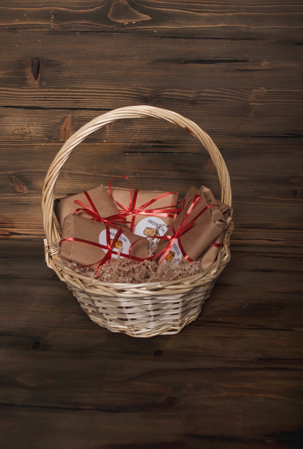 Подарочная Корзина "для любителей красного вина" Подарочная Корзина "для любителей красного вина"